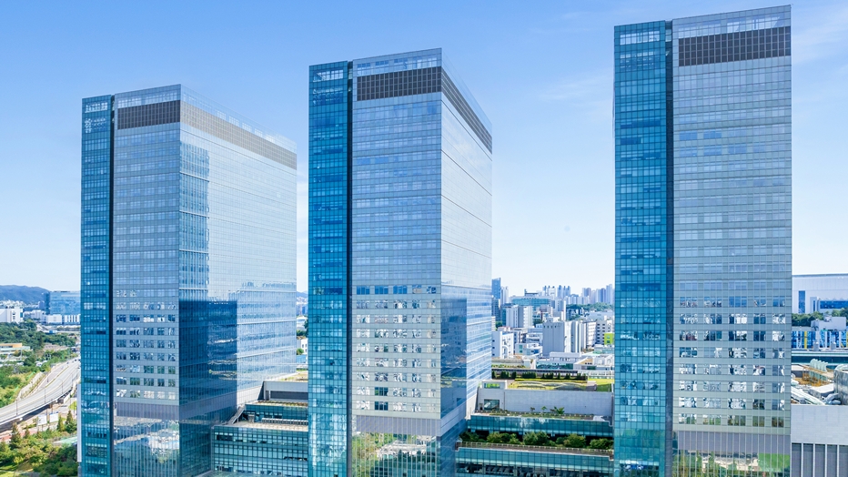 삼성전자와 미스트랄 AI의 반도체 온프레미스 AI 파트너십 발표 이미지